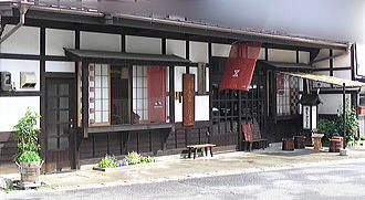 �U���̓X�ܑO